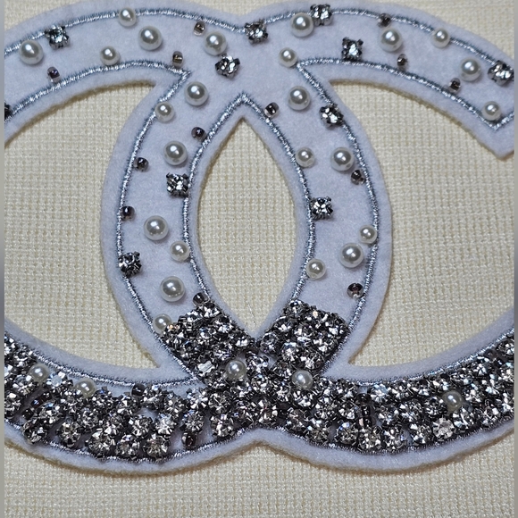 CHANEL Cashmere And Silk Cream Knit Scarf with Pearl Logo Embellishments NWT - Picture 4 of 10